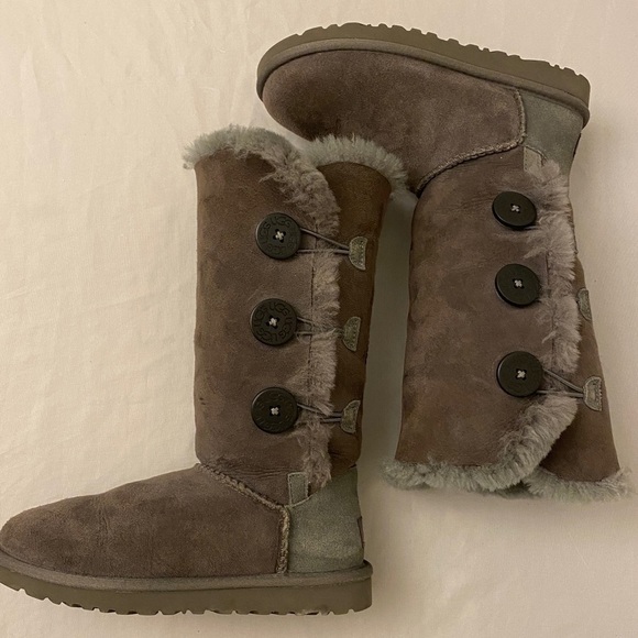 UGG Bailey Button Triplet II Boots Gray Size 5 Womens 1873 Plush Sheepskin - Picture 9 of 13